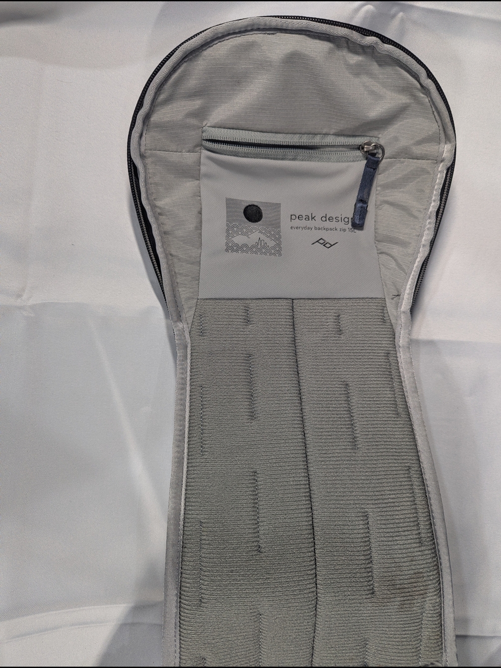 Peak Design Everyday Backpack Zip 15L | Camera/Travel Bag | FlexFold Dividers - Picture 4 of 4